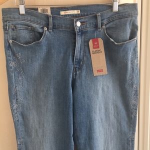 Women’s Levi’s bootcut jeans